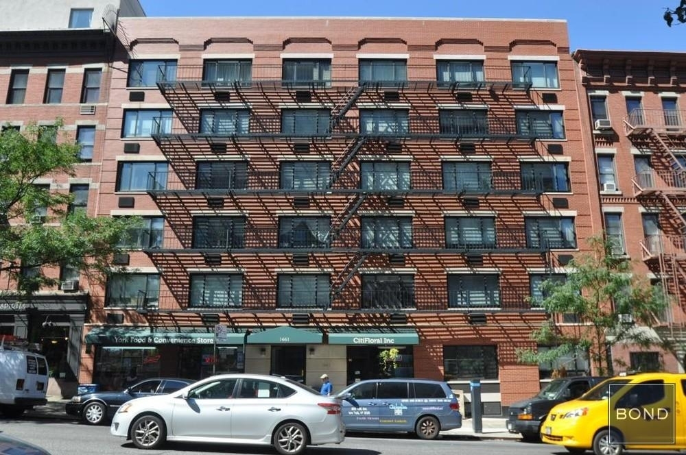 York Avenue - Photo 7