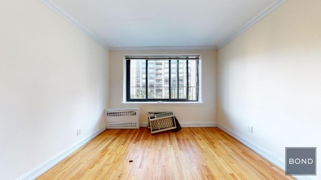 York Avenue - Photo 1