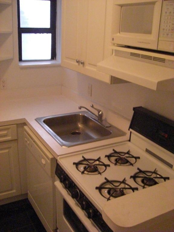 East 84th Street - Photo 2