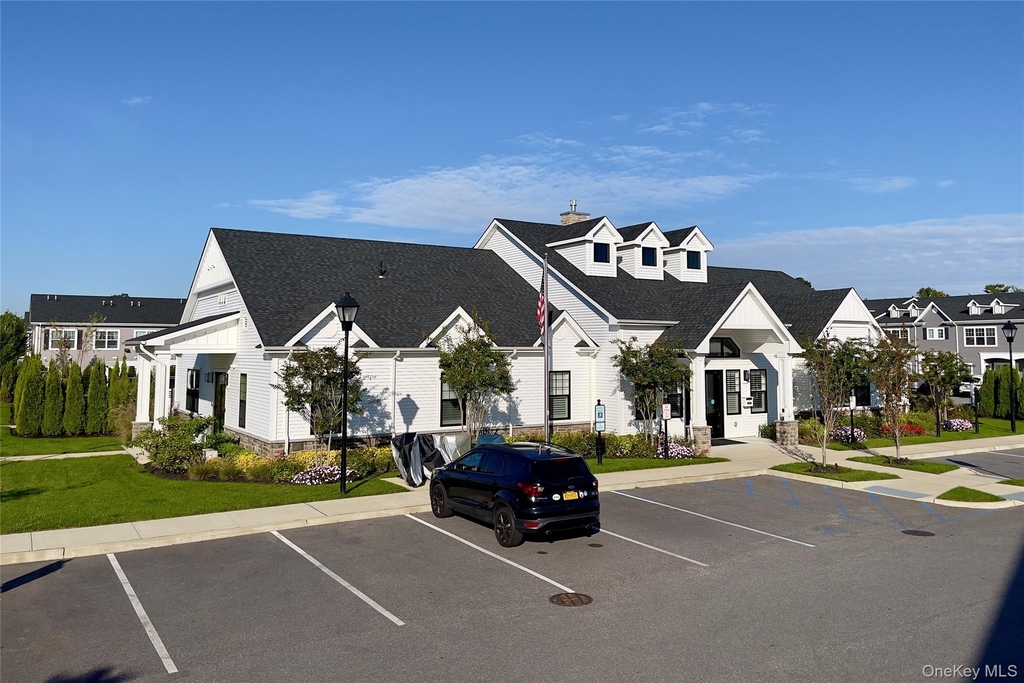 500 Sutton Court - Photo 0