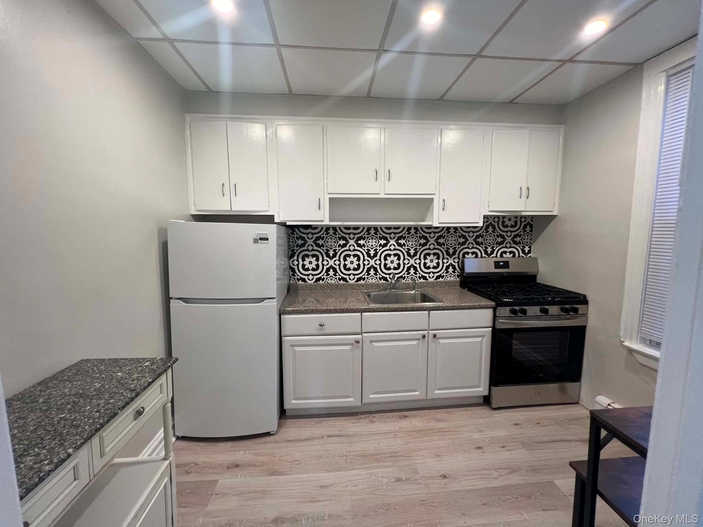 150 Tulip Avenue N - Photo 1