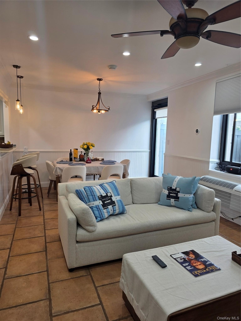 100 W Broadway - Photo 7