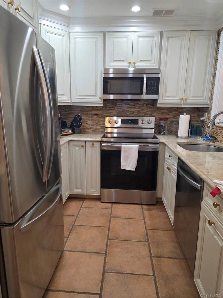 100 W Broadway - Photo 5