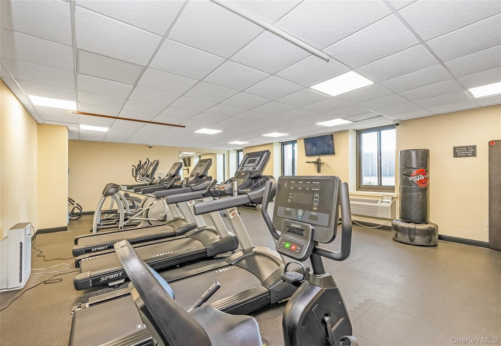 100 W Broadway - Photo 14