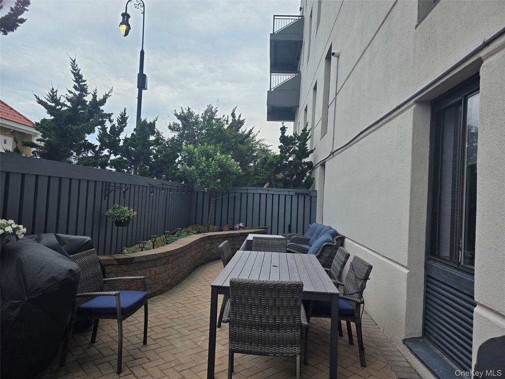 100 W Broadway - Photo 2