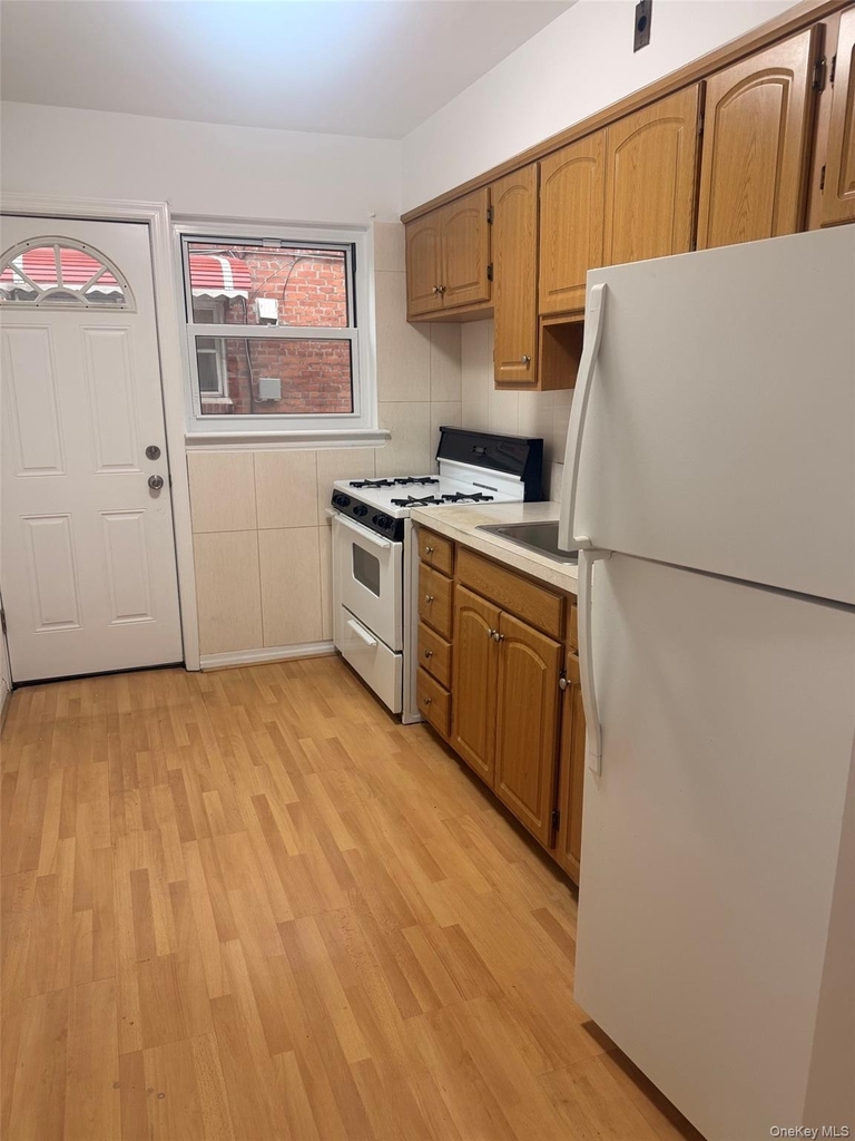 76-41 170th Street - Photo 4