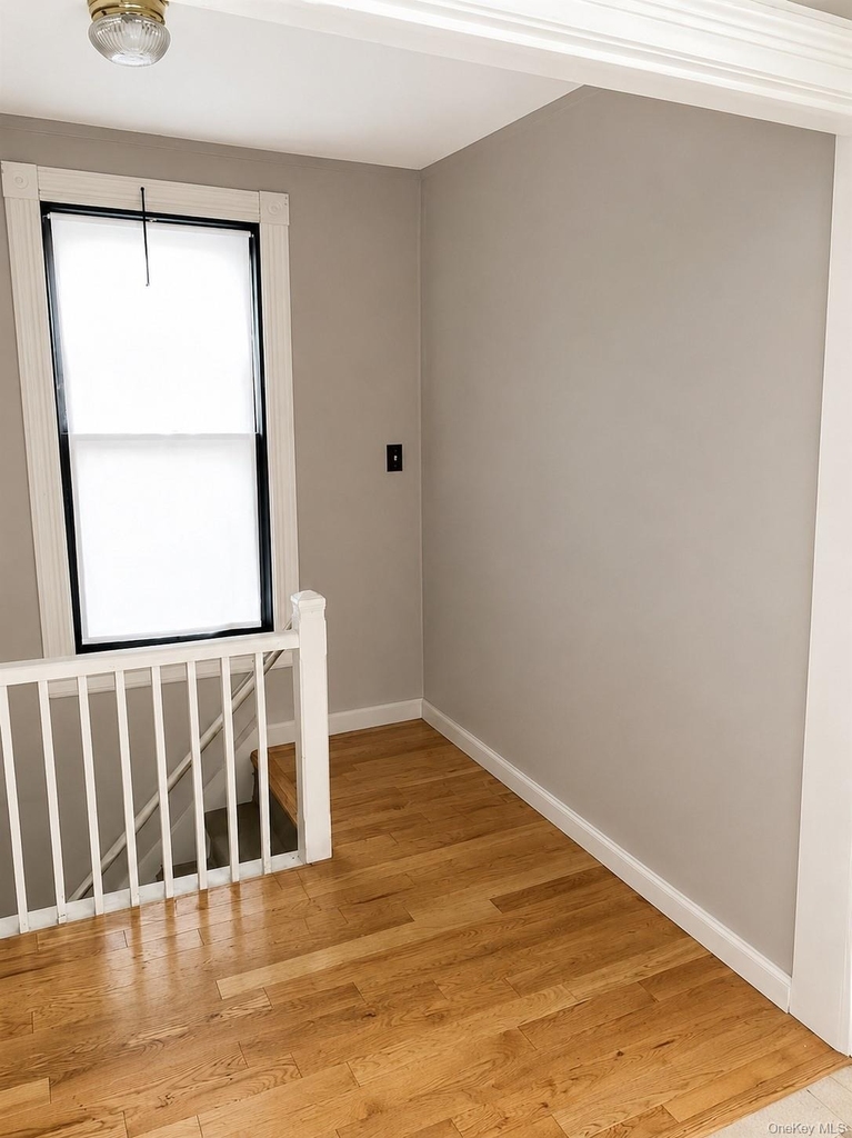 115 Vineyard Avenue - Photo 2