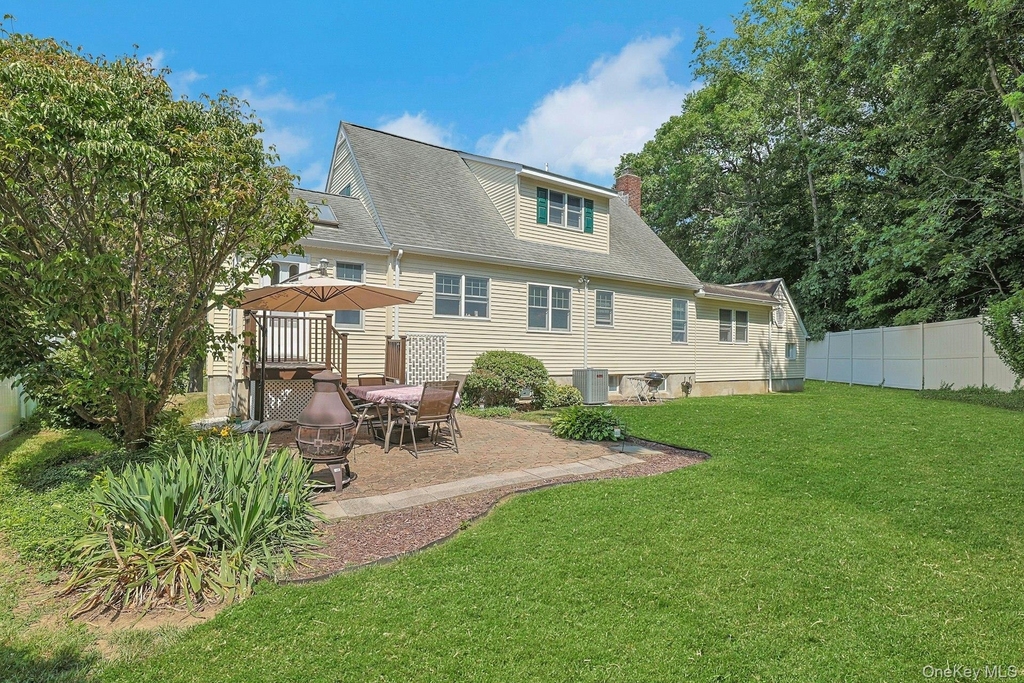 1 Grover Avenue - Photo 23