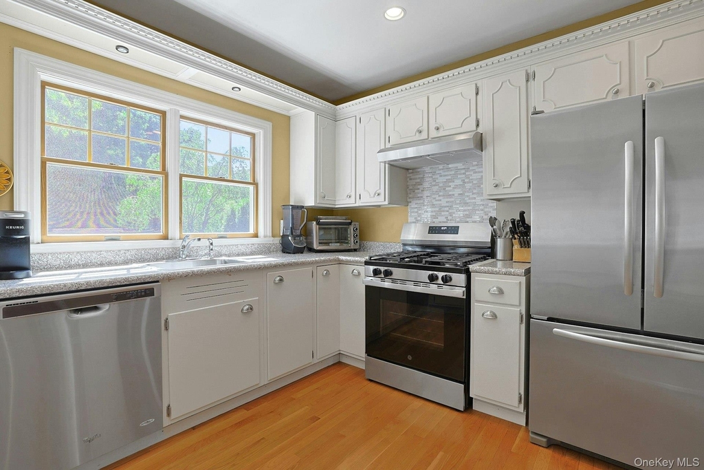 1 Grover Avenue - Photo 5
