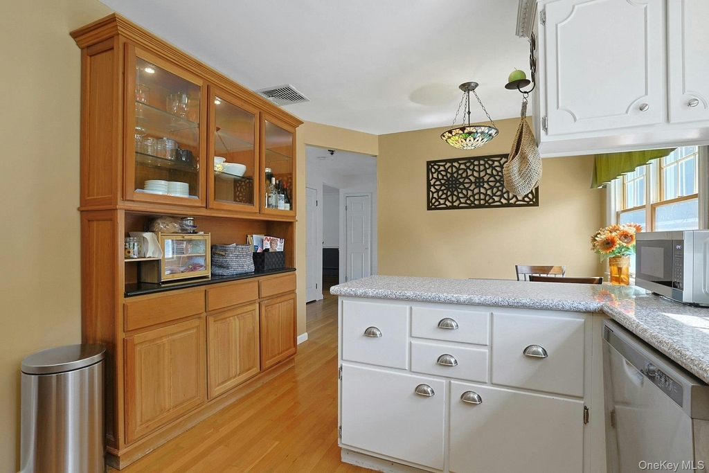 1 Grover Avenue - Photo 7