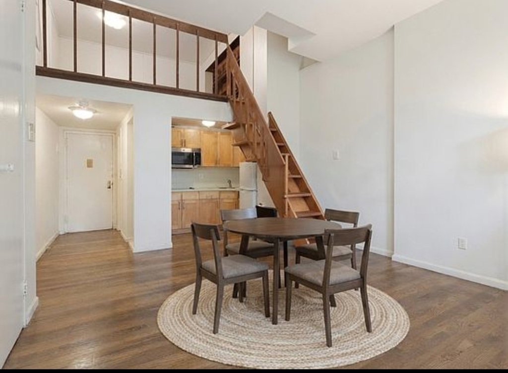 690 Greenwich Street - Photo 0