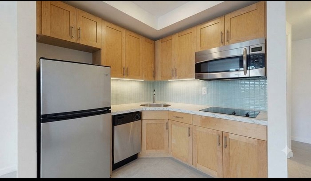 690 Greenwich Street - Photo 1