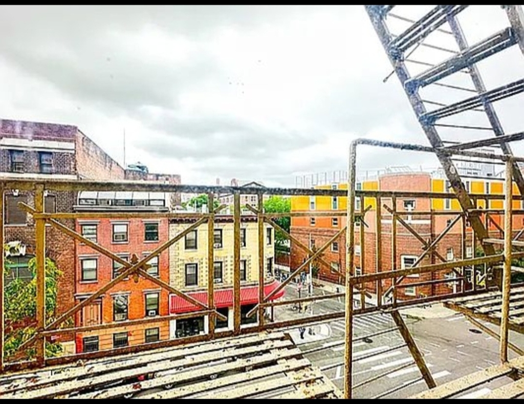 690 Greenwich Street - Photo 3