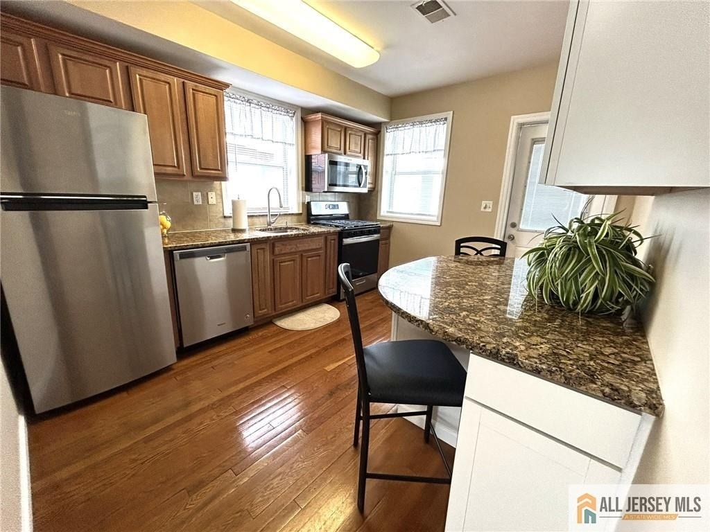 586 Jacques Street - Photo 7