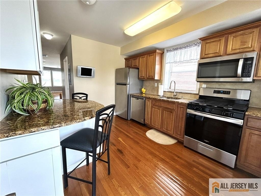 586 Jacques Street - Photo 8