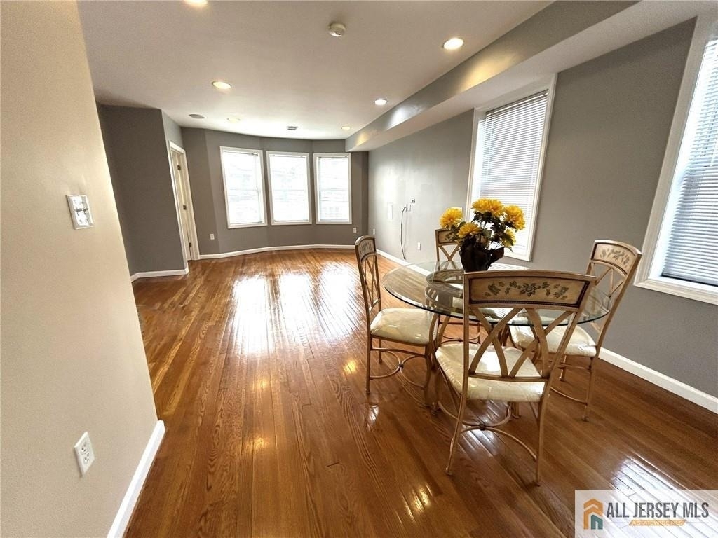 586 Jacques Street - Photo 2