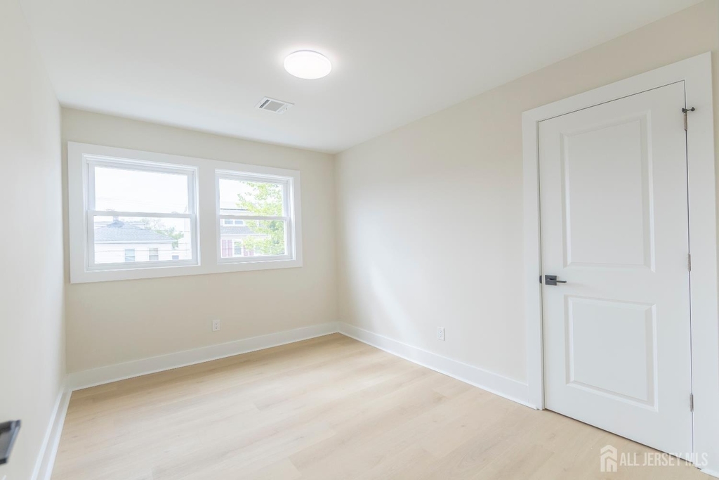 450 Packer Place - Photo 8