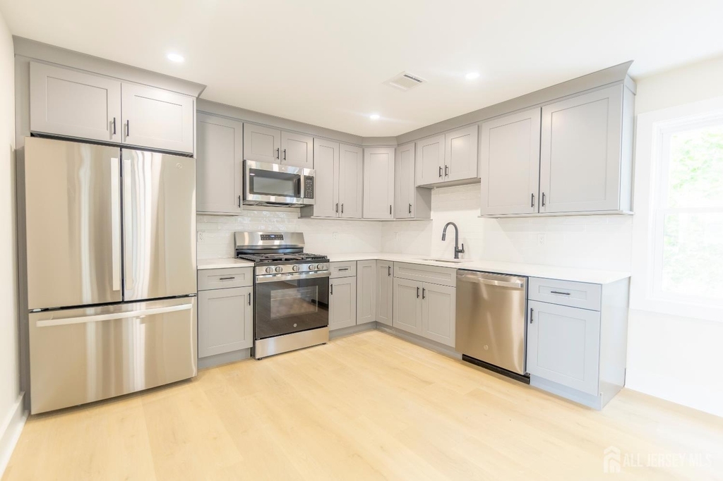450 Packer Place - Photo 4