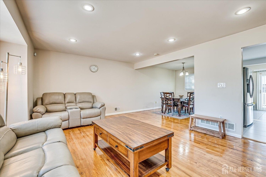 79 Beechwood Avenue - Photo 3