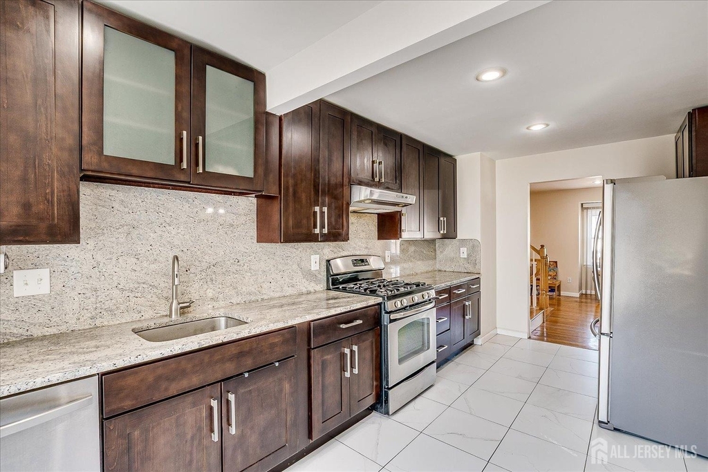 79 Beechwood Avenue - Photo 15