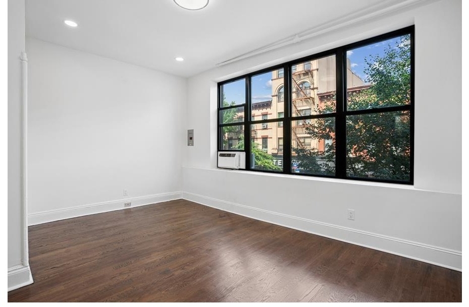 211 5th Avenue - Photo 0