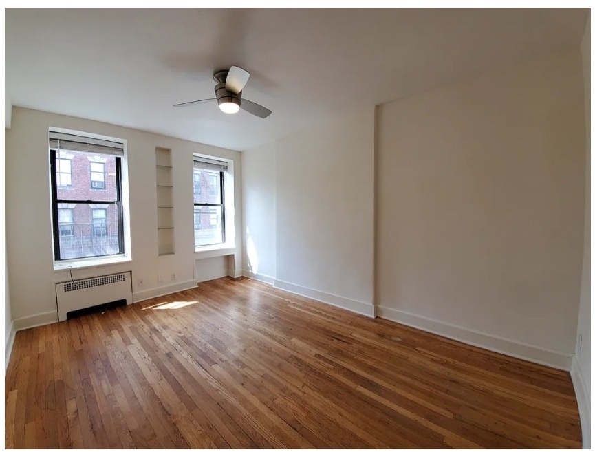225 W 15th Street - Photo 1