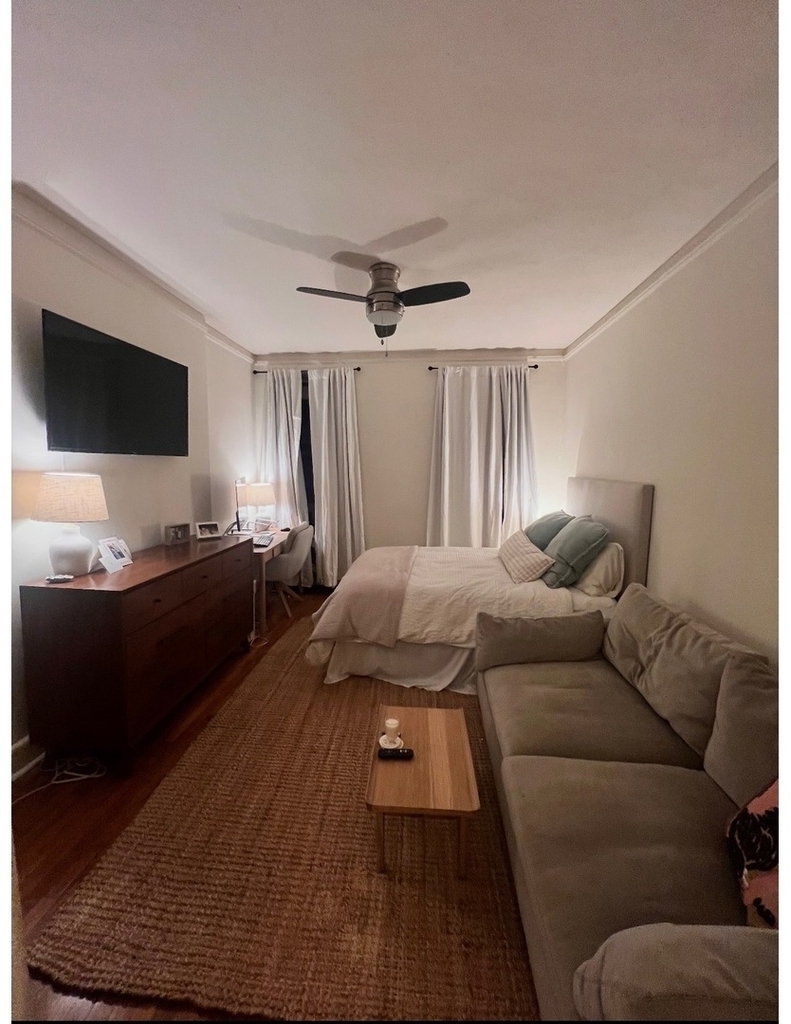 225 W 15th Street - Photo 3