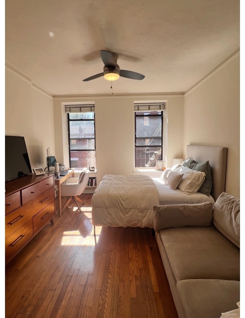 225 W 15th Street - Photo 2