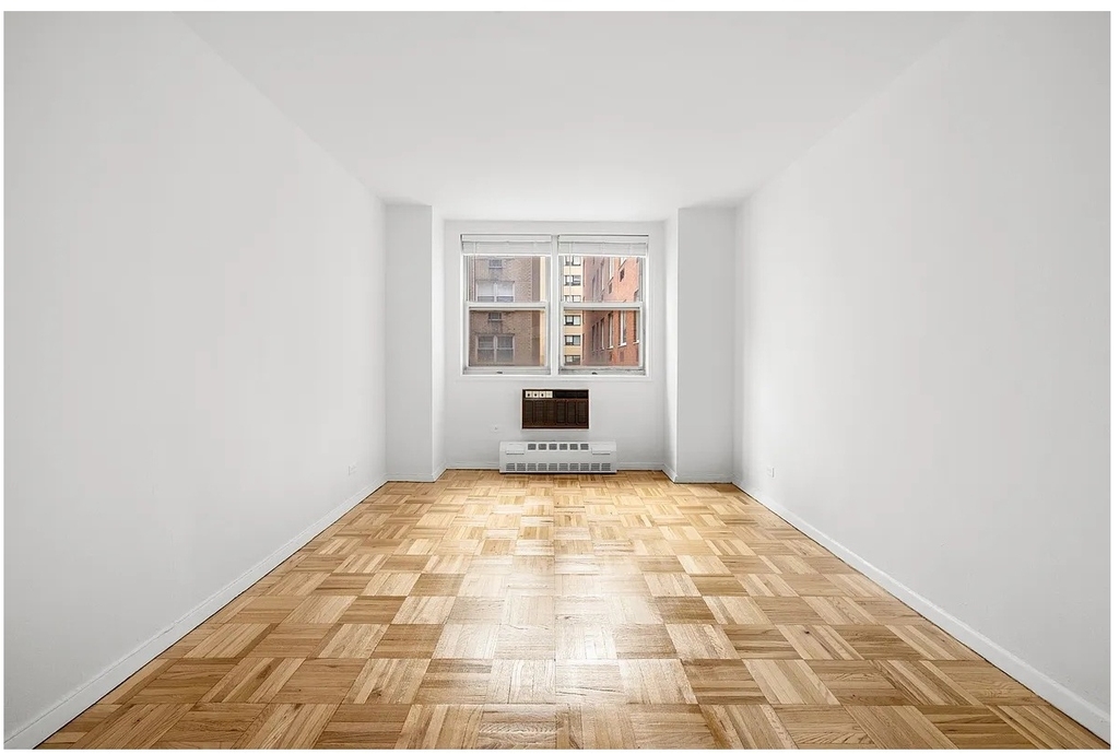 215 E 80th Street - Photo 3