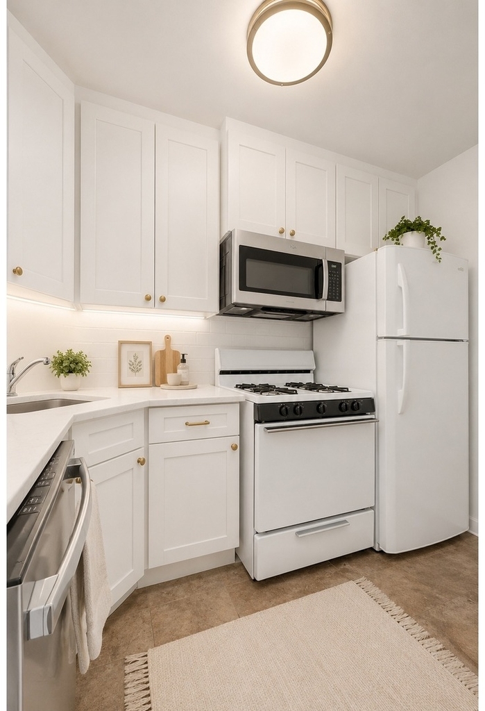 215 E 80th Street - Photo 9