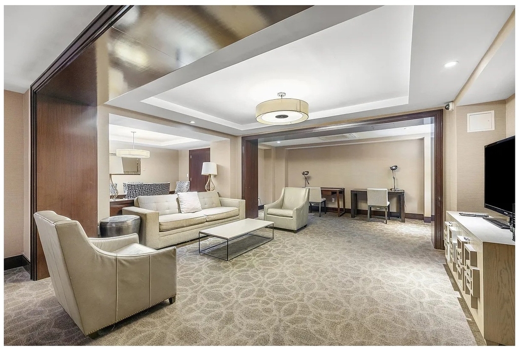 215 E 80th Street - Photo 6