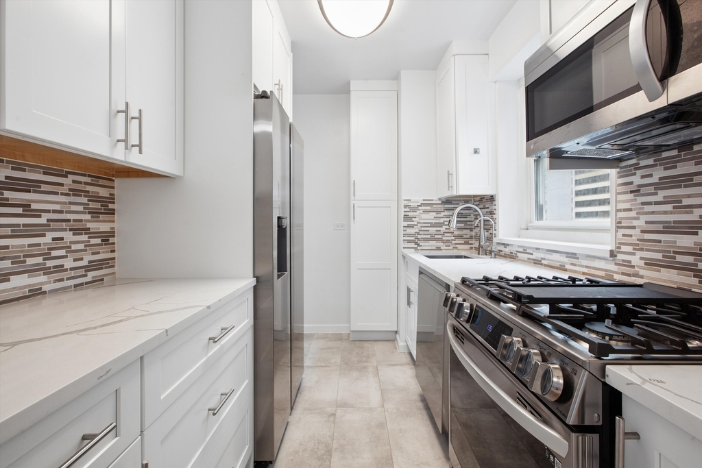 159 W 53rd Street - Photo 7