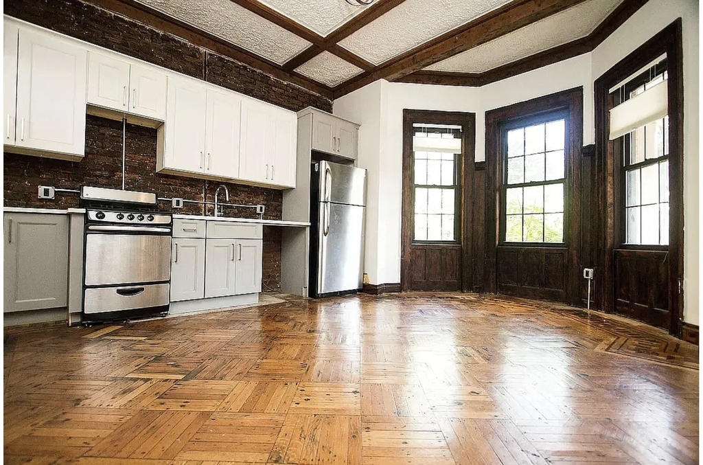 28 Stuyvesant Avenue - Photo 0