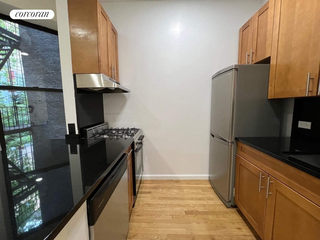 130 E 93rd Street - Photo 2