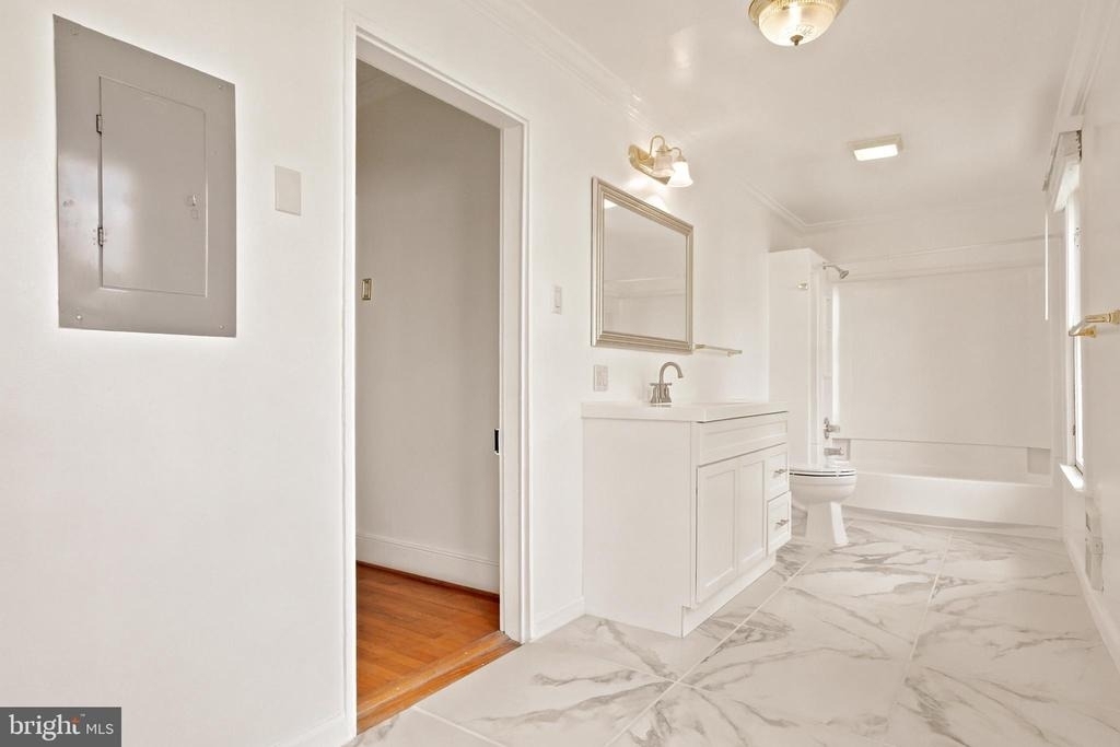 209 N Washington Street - Photo 81
