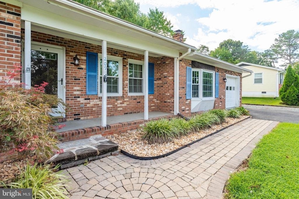 209 Raintree Boulevard - Photo 0