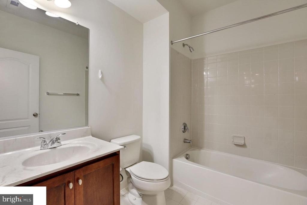 43140 Whelplehill Terrace - Photo 18