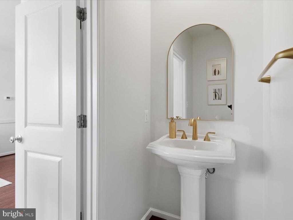 25114 Harpenden Terrace - Photo 11