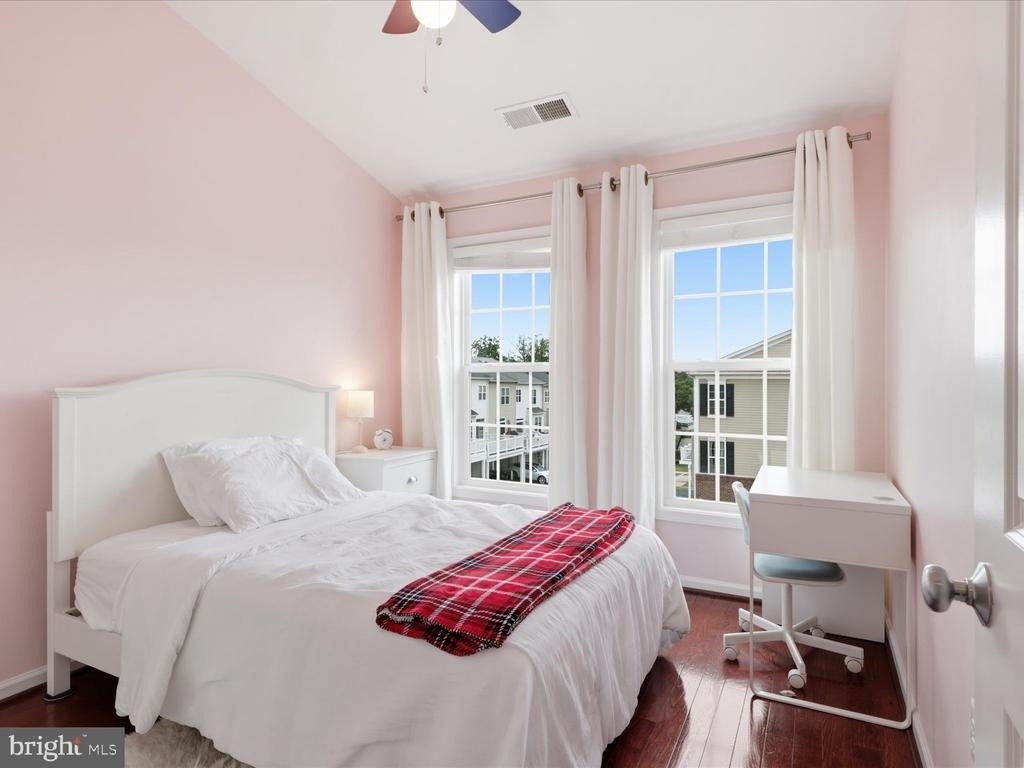 25114 Harpenden Terrace - Photo 15