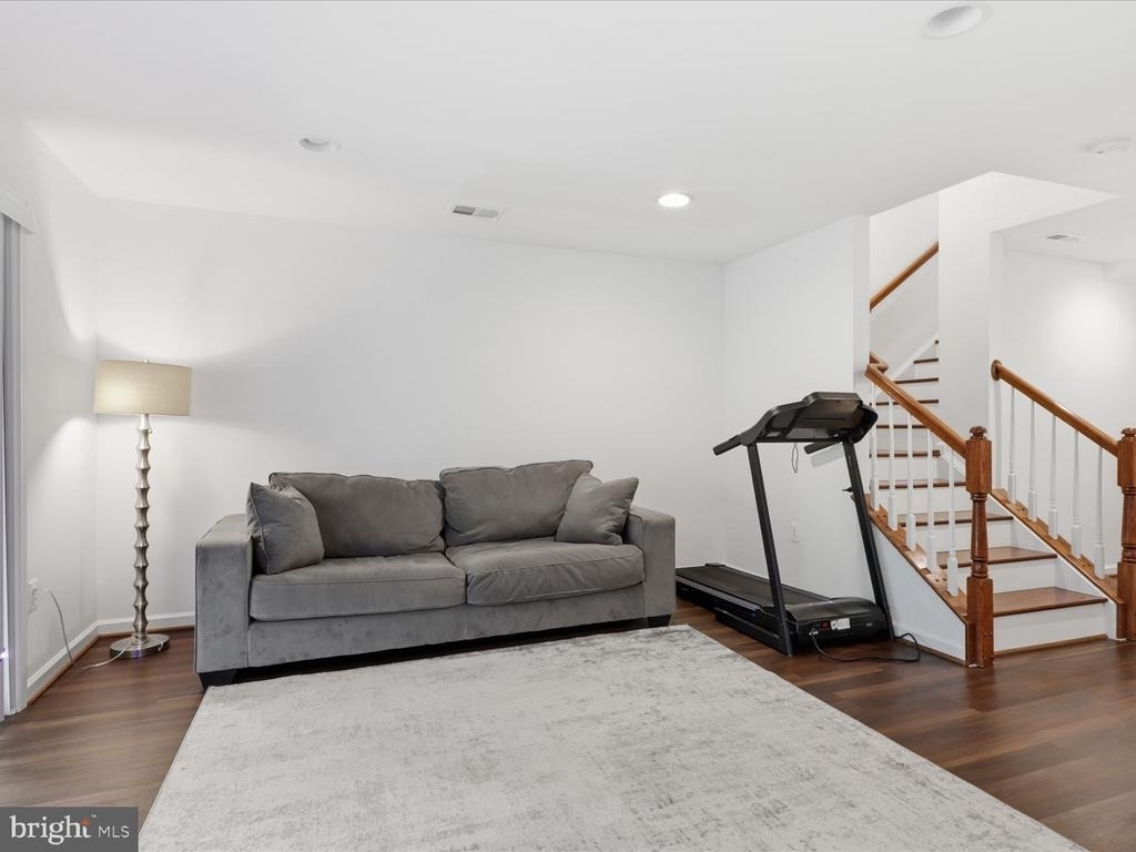 25114 Harpenden Terrace - Photo 19