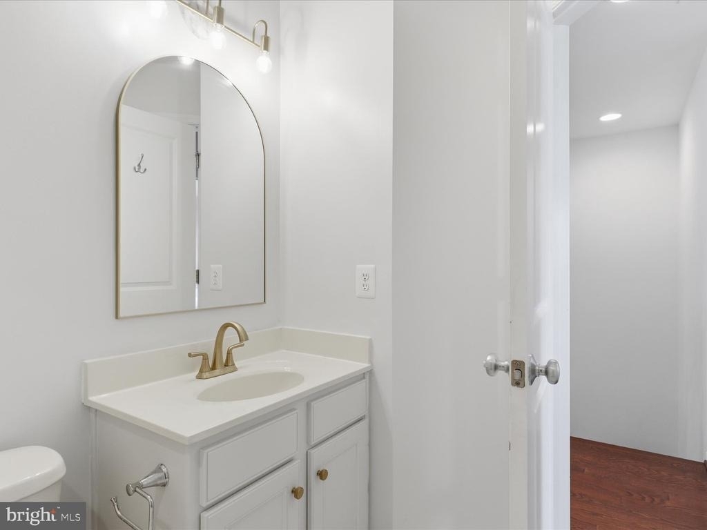 25114 Harpenden Terrace - Photo 18