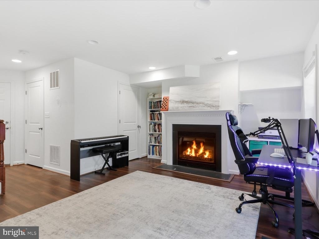 25114 Harpenden Terrace - Photo 20