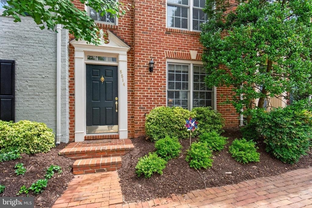 8814 Hunting Lodge Court - Photo 2