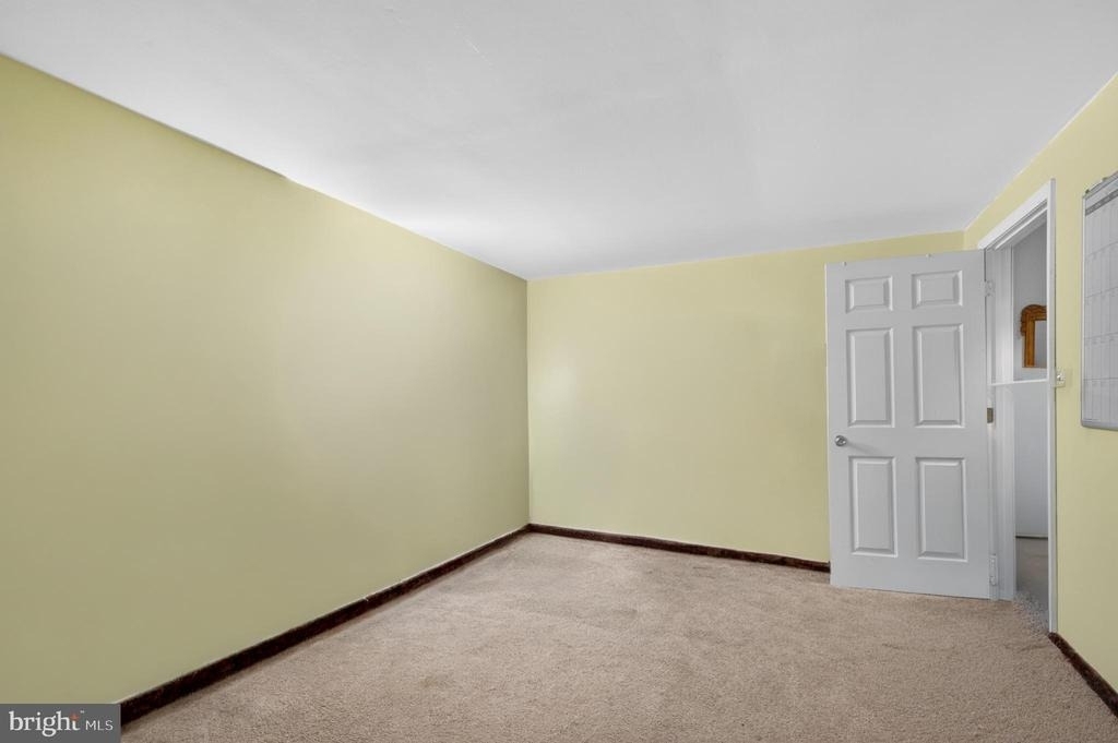 8815 Newport Court - Photo 25