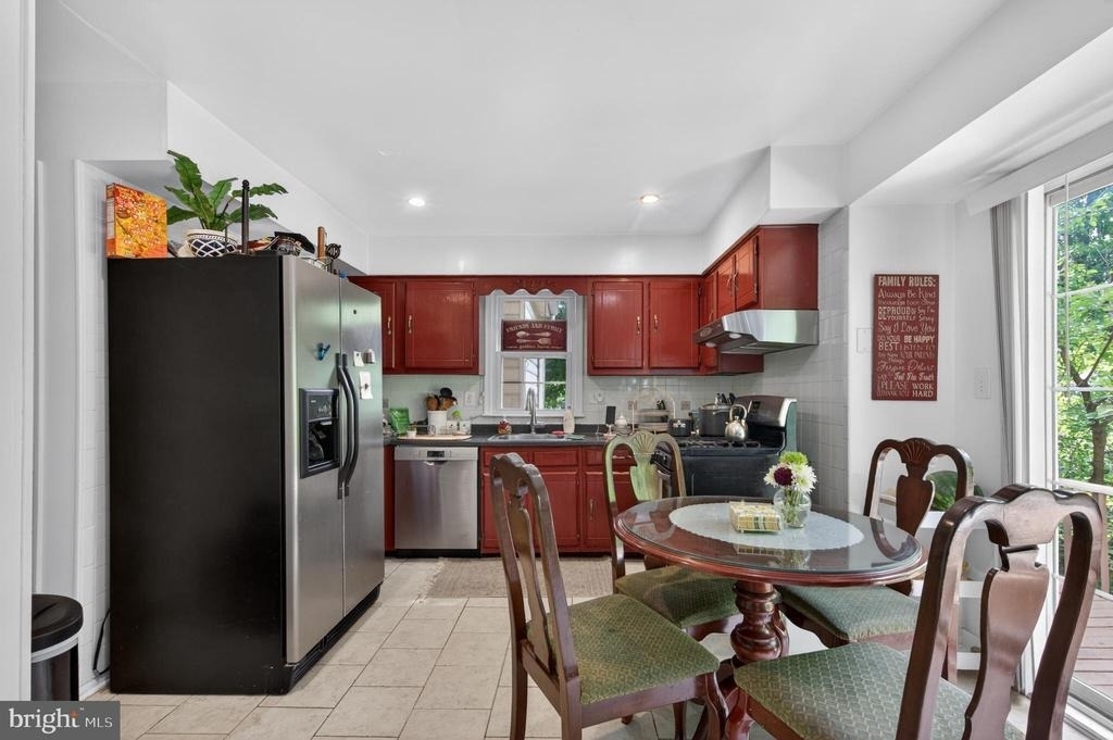 8815 Newport Court - Photo 10
