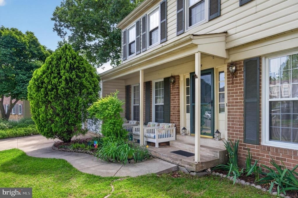 8815 Newport Court - Photo 2