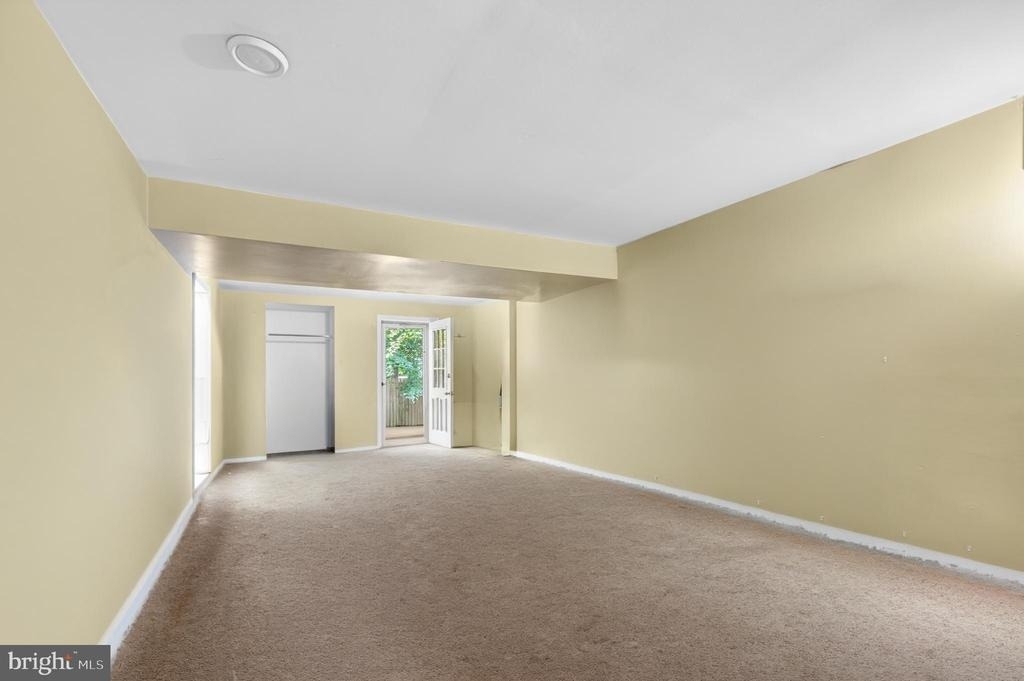 8815 Newport Court - Photo 27