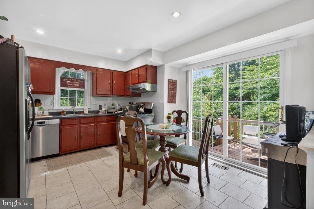 8815 Newport Court - Photo 11