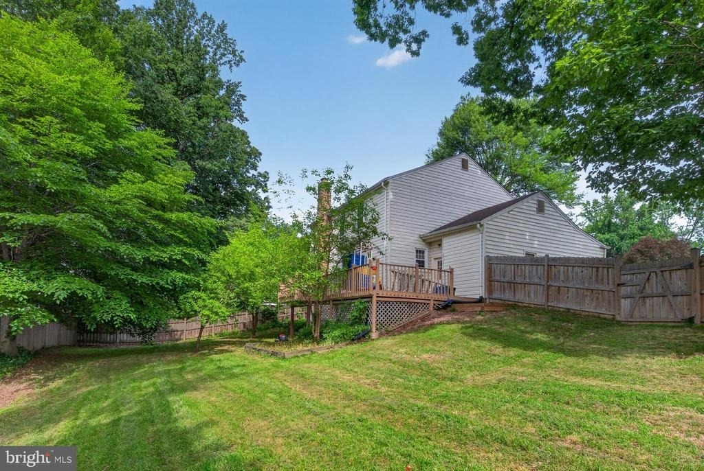 8815 Newport Court - Photo 29