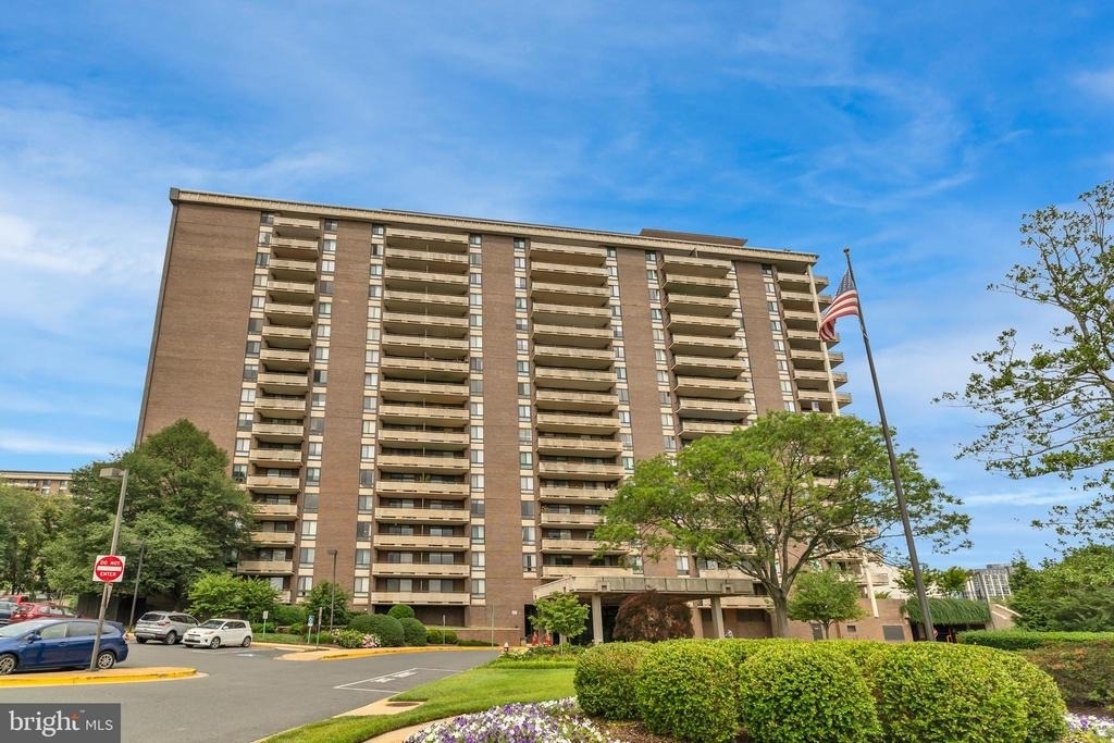 1800 Old Meadow Road - Photo 4